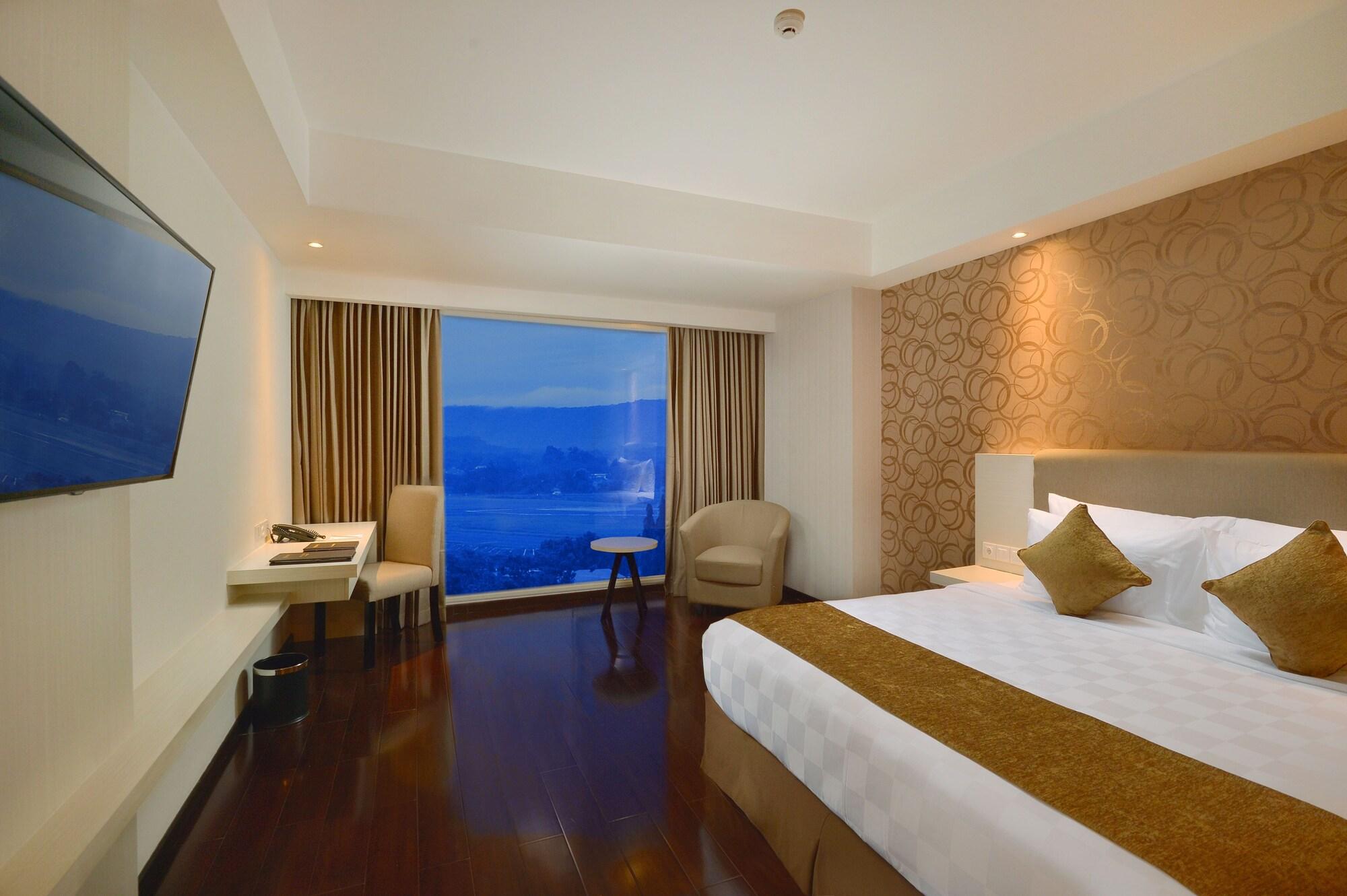 Platinum Adisucipto Hotel & Conference Center Kalasan Kültér fotó