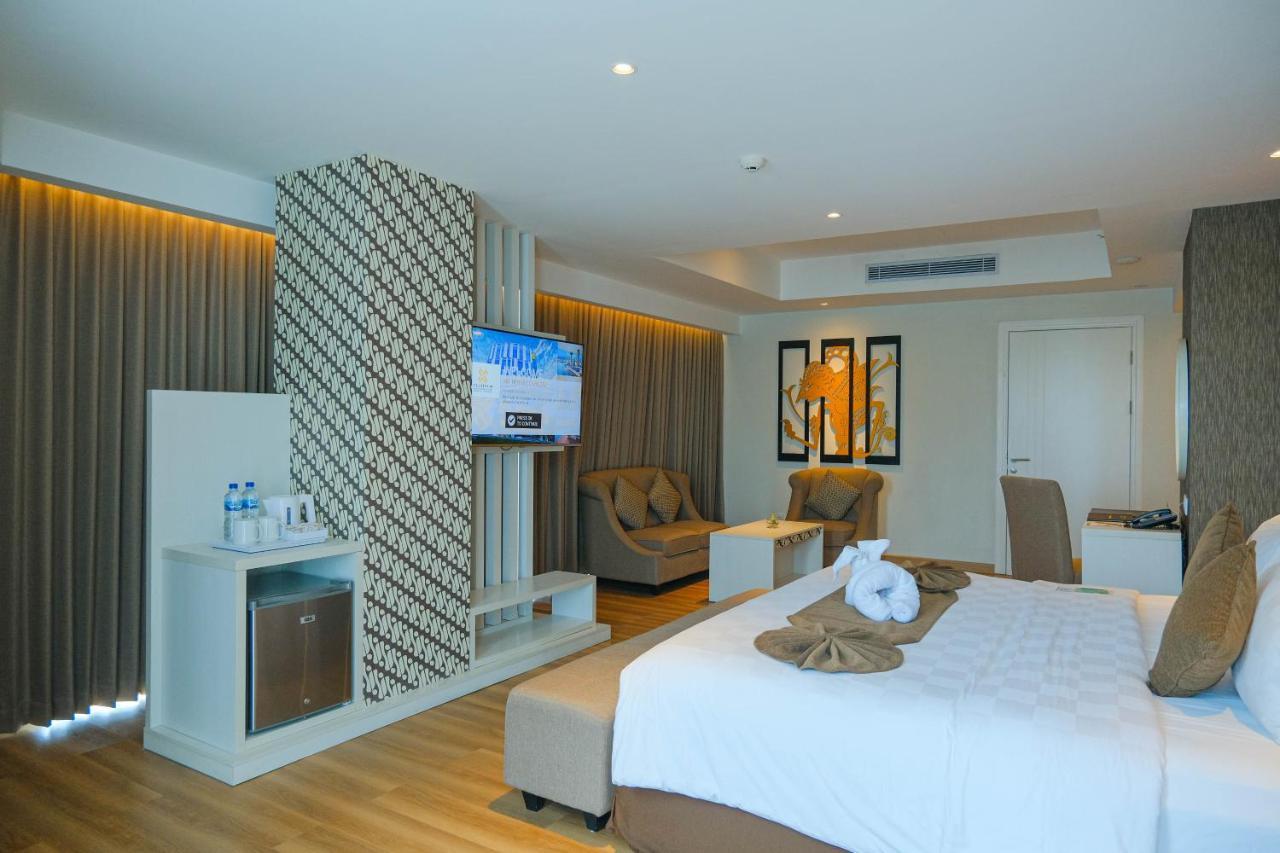 Platinum Adisucipto Hotel & Conference Center Kalasan Kültér fotó