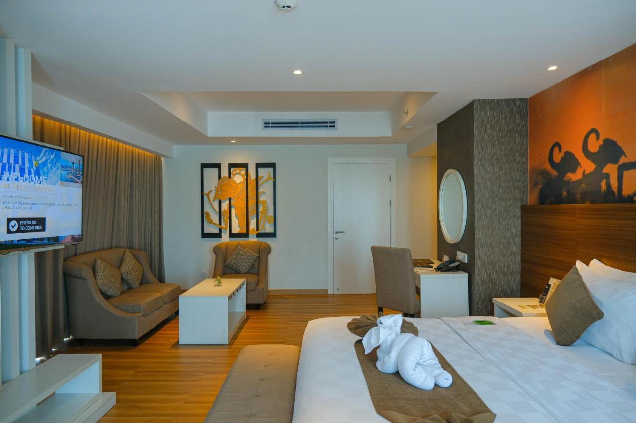 Platinum Adisucipto Hotel & Conference Center Kalasan Kültér fotó