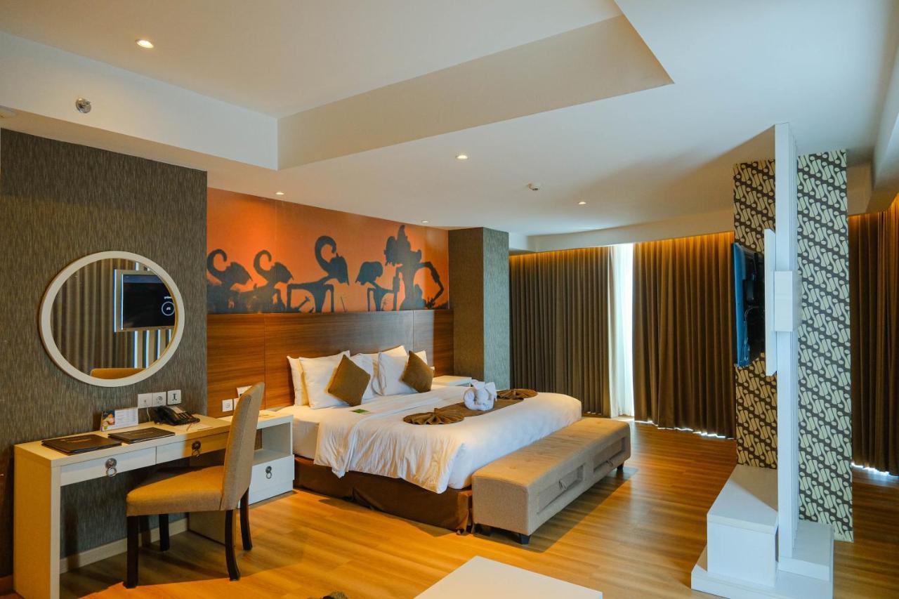 Platinum Adisucipto Hotel & Conference Center Kalasan Kültér fotó
