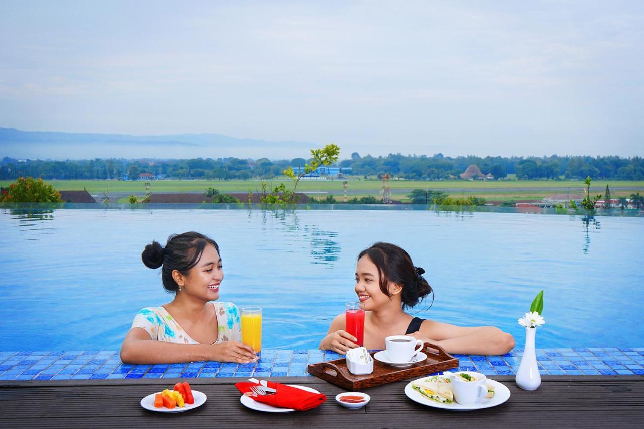 Platinum Adisucipto Hotel & Conference Center Kalasan Kültér fotó