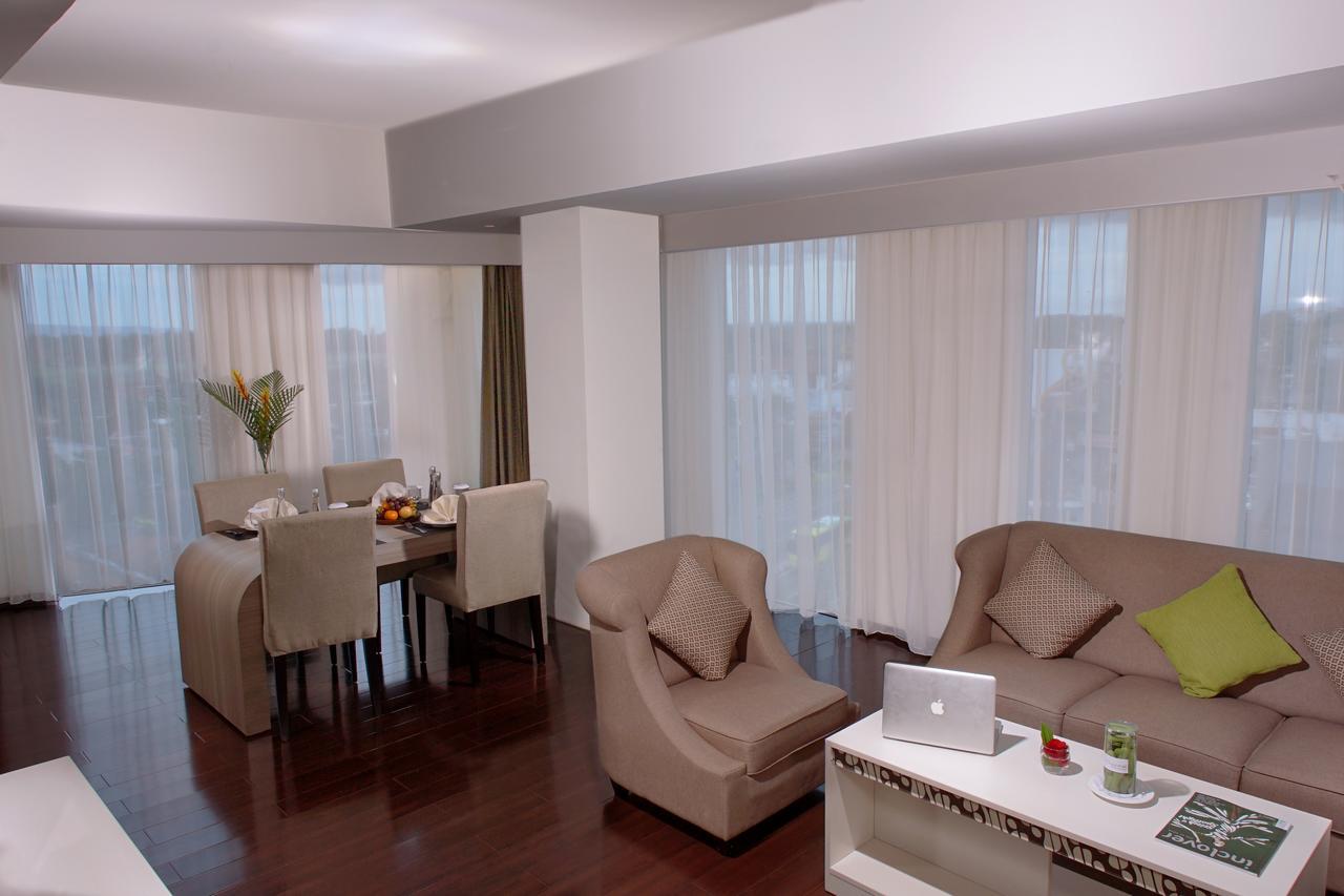Platinum Adisucipto Hotel & Conference Center Kalasan Kültér fotó
