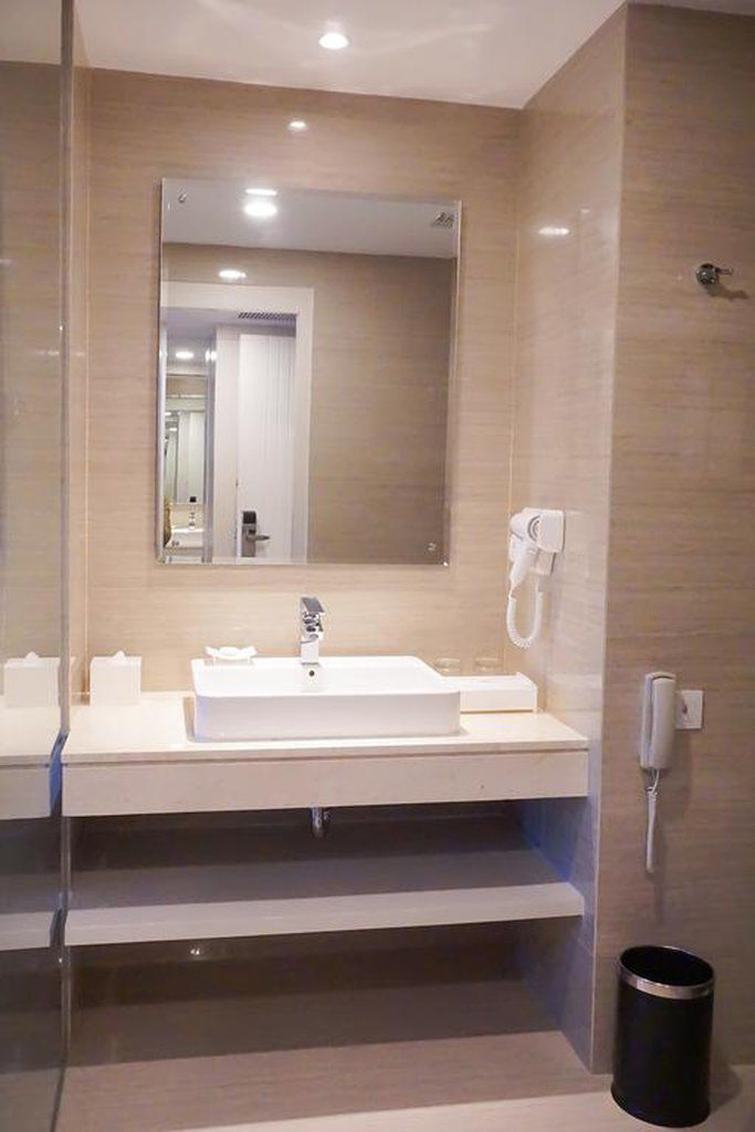 Platinum Adisucipto Hotel & Conference Center Kalasan Kültér fotó