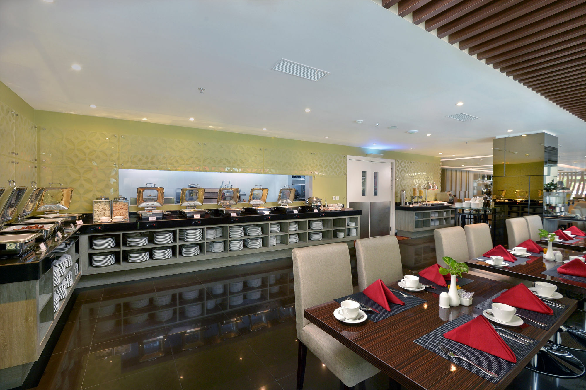 Platinum Adisucipto Hotel & Conference Center Kalasan Kültér fotó
