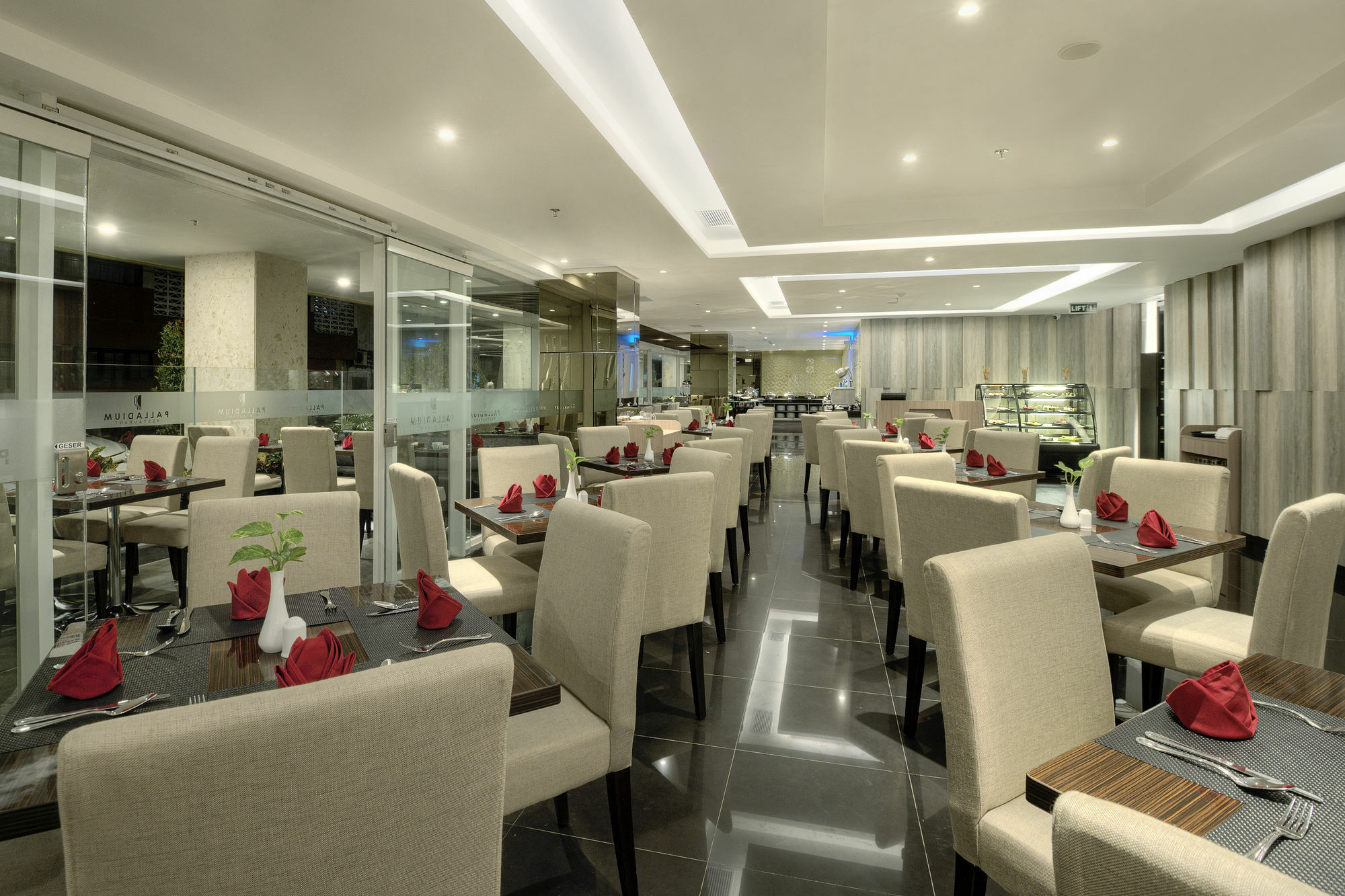 Platinum Adisucipto Hotel & Conference Center Kalasan Kültér fotó