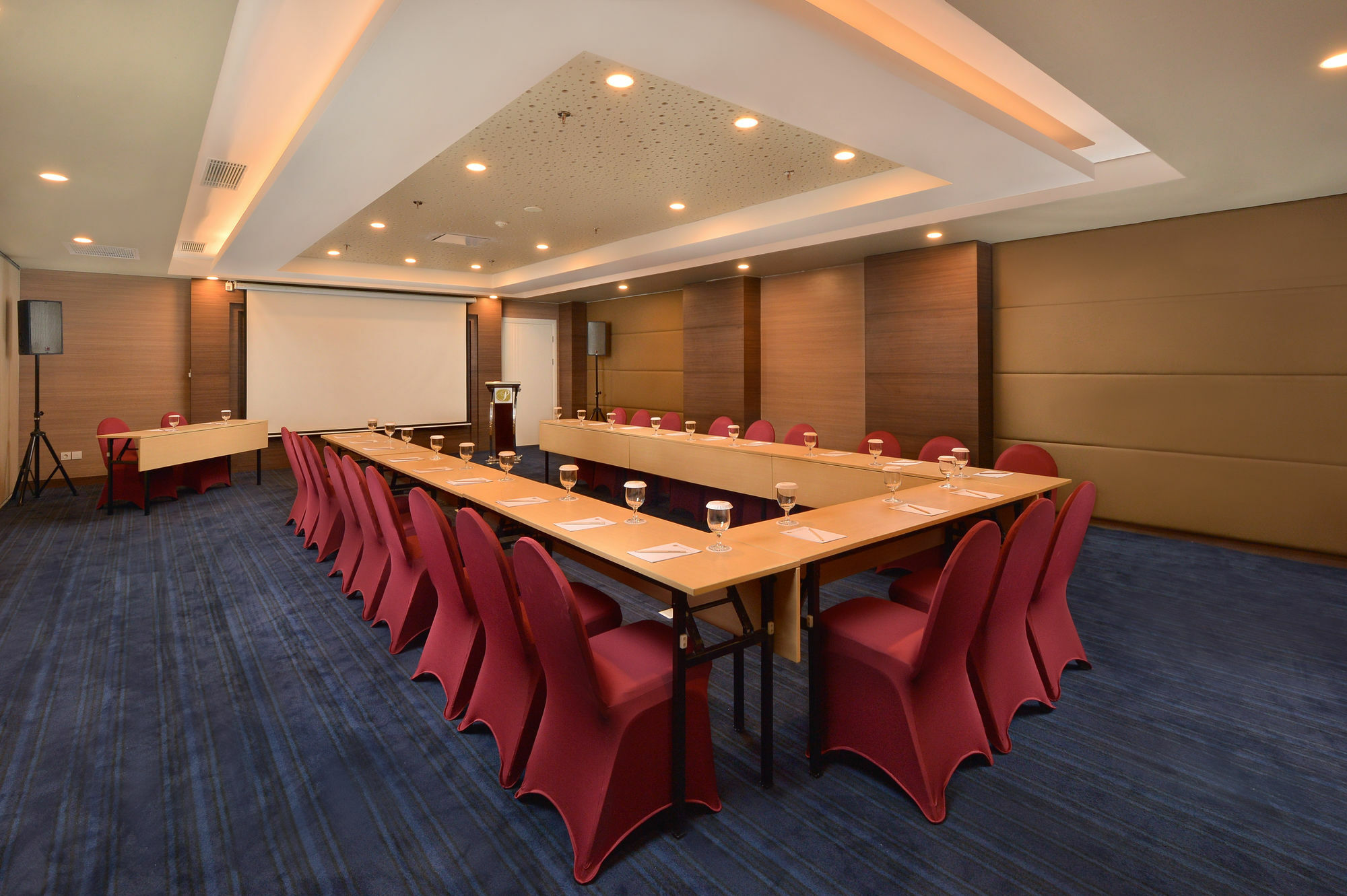 Platinum Adisucipto Hotel & Conference Center Kalasan Kültér fotó