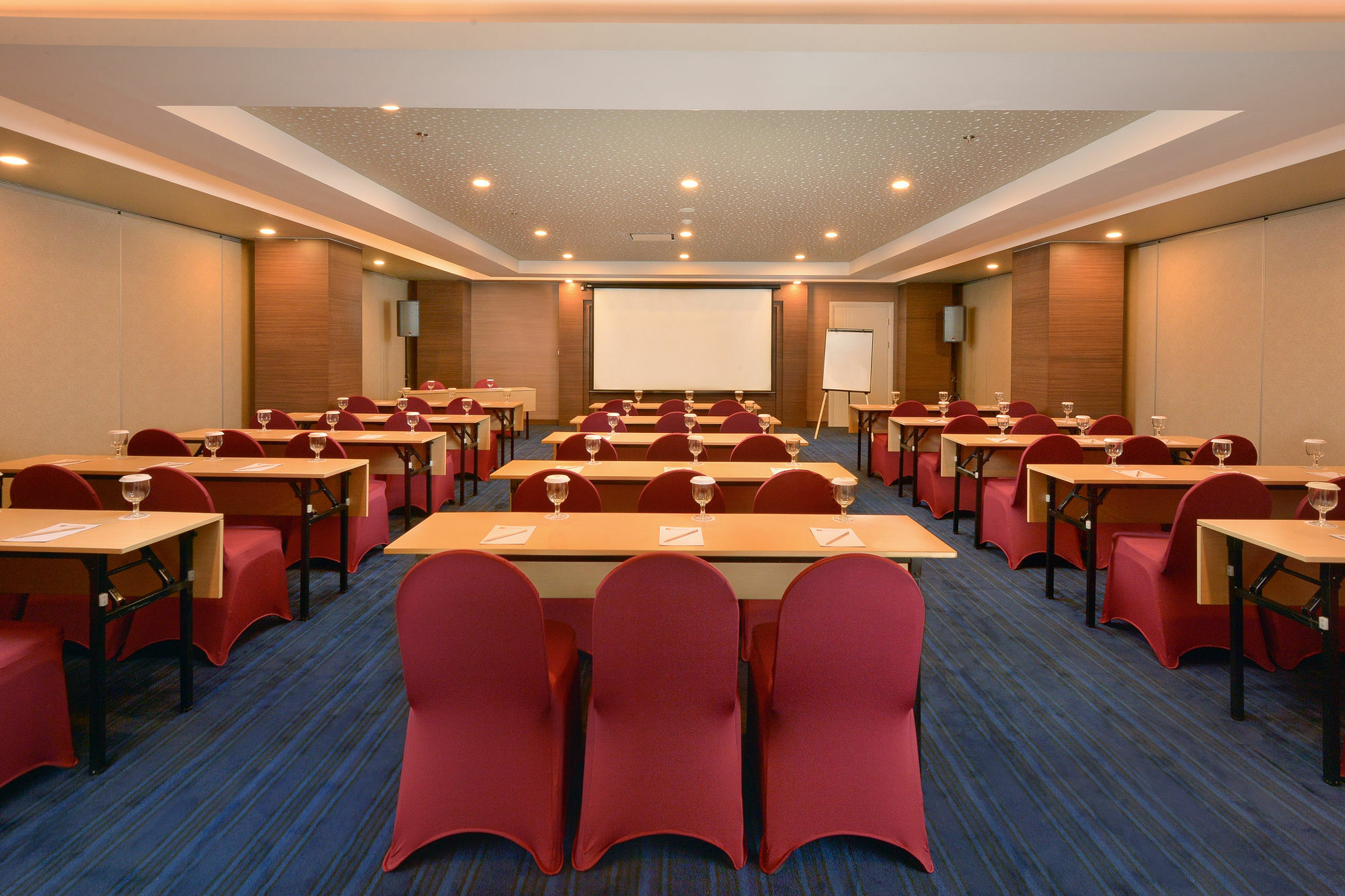 Platinum Adisucipto Hotel & Conference Center Kalasan Kültér fotó